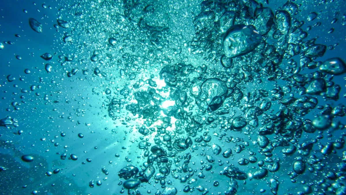 Pool Robot Floats or Won’t Sink: Air and Buoyancy