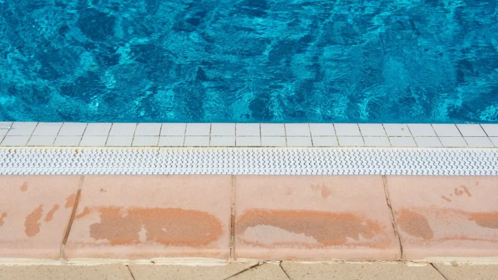 Pool Robot Waterline Cleaning: What Really Gets Scrubbed
